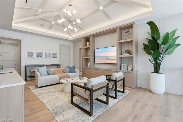 636 Fountainhead LN, Naples, FL 34103