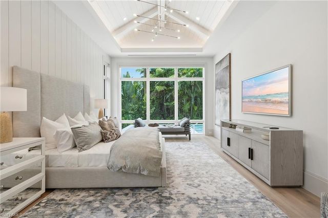 636 Fountainhead LN, Naples, FL 34103