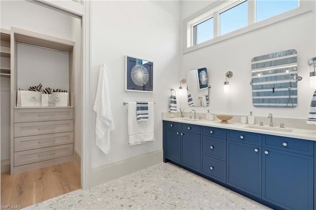 636 Fountainhead LN, Naples, FL 34103