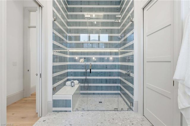 636 Fountainhead LN, Naples, FL 34103