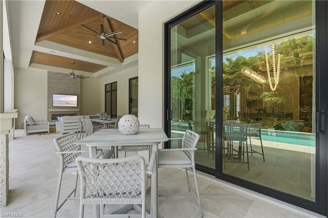 636 Fountainhead LN, Naples, FL 34103