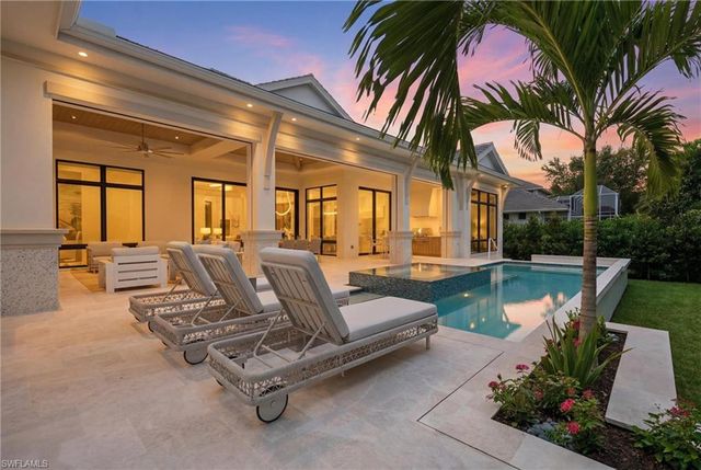 636 Fountainhead LN, Naples, FL 34103