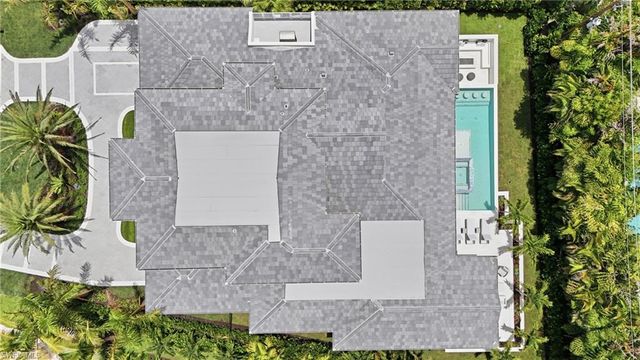 636 Fountainhead LN, Naples, FL 34103