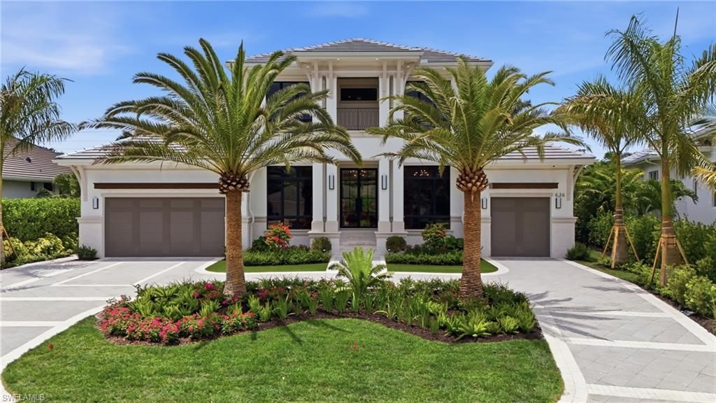 636 Fountainhead LN, Naples, FL 34103