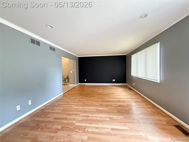 8334 Mckinley, Center Line, MI 48015