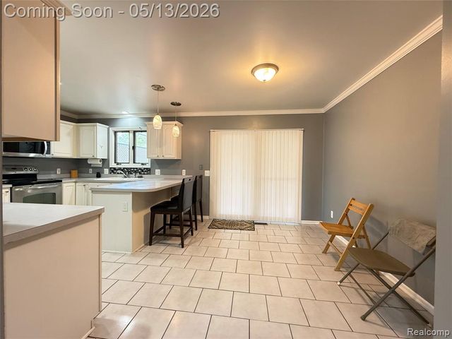 8334 Mckinley, Center Line, MI 48015