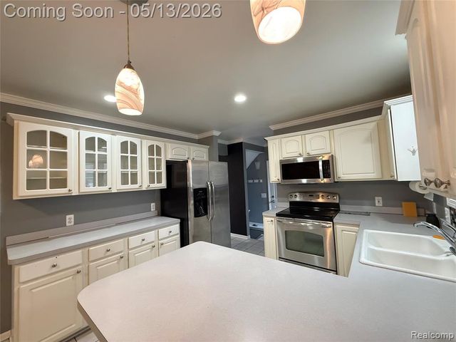 8334 Mckinley, Center Line, MI 48015