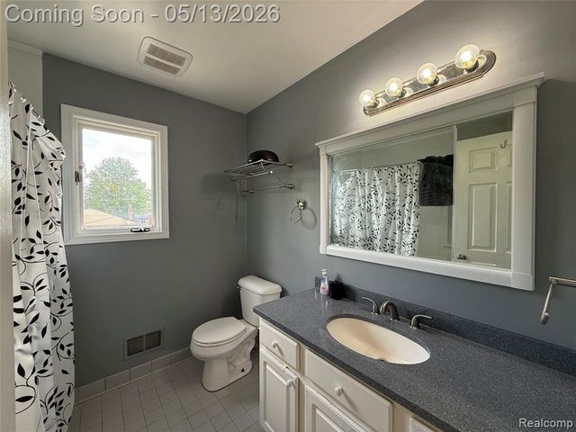 8334 Mckinley, Center Line, MI 48015