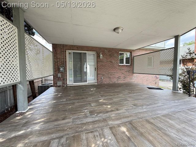 8334 Mckinley, Center Line, MI 48015