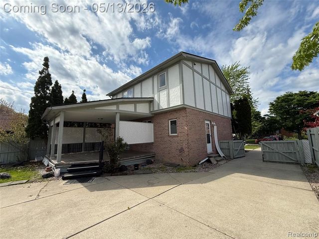 8334 Mckinley, Center Line, MI 48015
