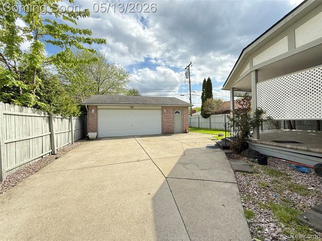 8334 Mckinley, Center Line, MI 48015