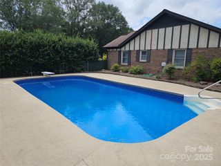 1015 37th Avenue NE, Hickory, NC 28601