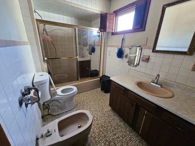 65 Beattie St, Fall River, MA 02723