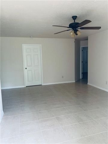 186 Empress Avenue B, Sebastian, FL 32958