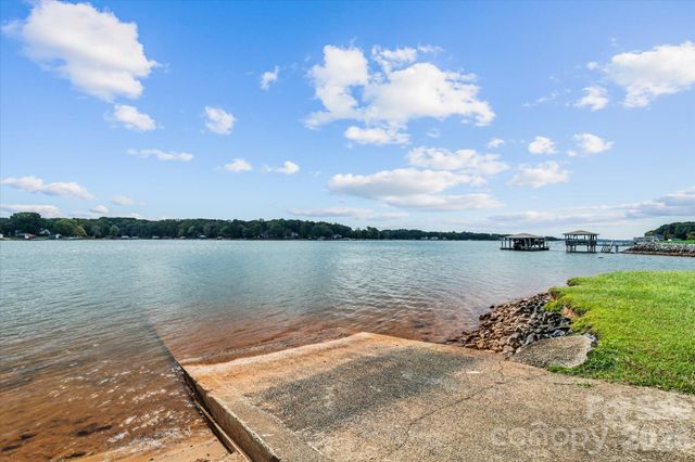 250 Crystal Circle, Mooresville, NC 28117