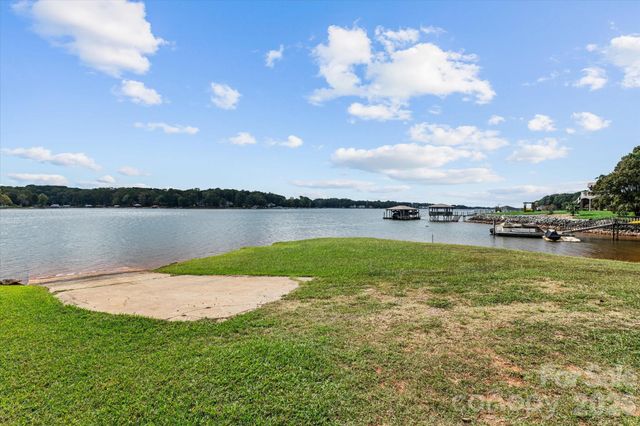 250 Crystal Circle, Mooresville, NC 28117