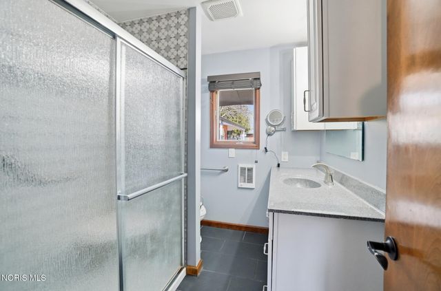 400 Chase Road, Findlay, OH 45840