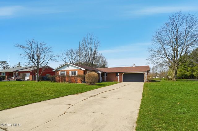 400 Chase Road, Findlay, OH 45840