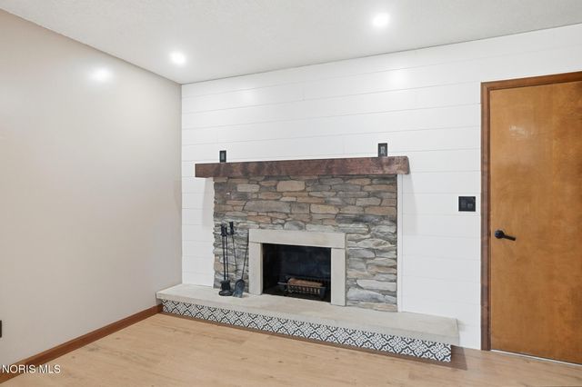 400 Chase Road, Findlay, OH 45840