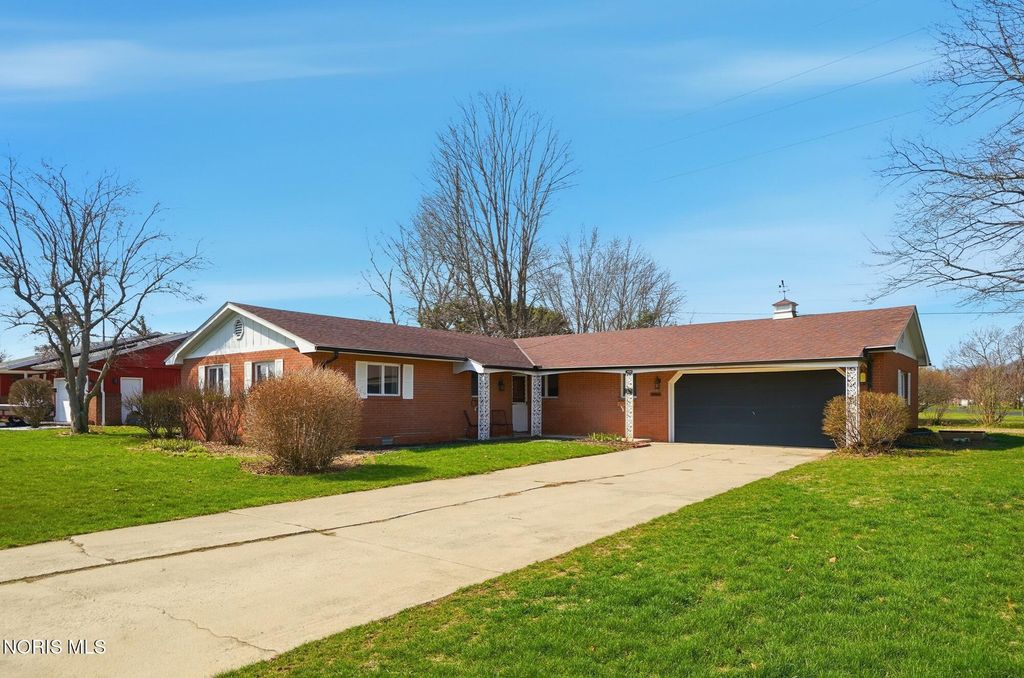 400 Chase Road, Findlay, OH 45840