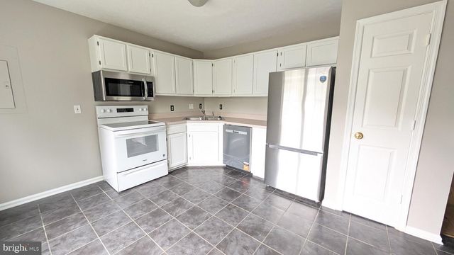 100 DEER HILL CT, Stephens City, VA 22655