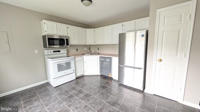 100 DEER HILL CT, Stephens City, VA 22655
