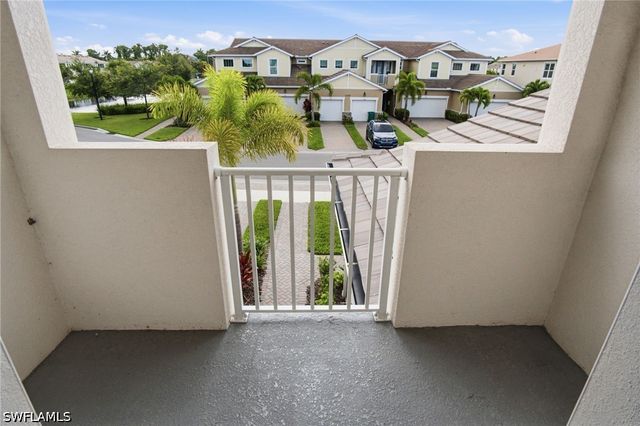 4596 Arboretum CIR 202, Naples, FL 34112