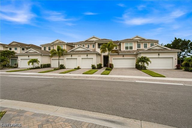 4596 Arboretum CIR 202, Naples, FL 34112