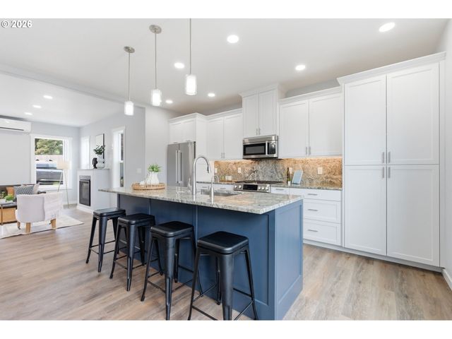 372 Sw GEORGE Ct, Dundee, OR 97115