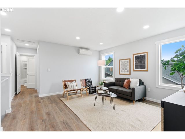 372 Sw GEORGE Ct, Dundee, OR 97115