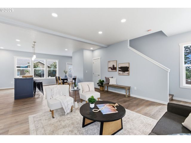 372 Sw GEORGE Ct, Dundee, OR 97115