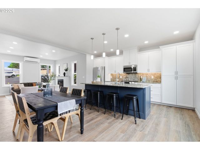 372 Sw GEORGE Ct, Dundee, OR 97115