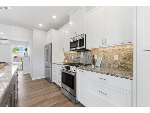 372 Sw GEORGE Ct, Dundee, OR 97115