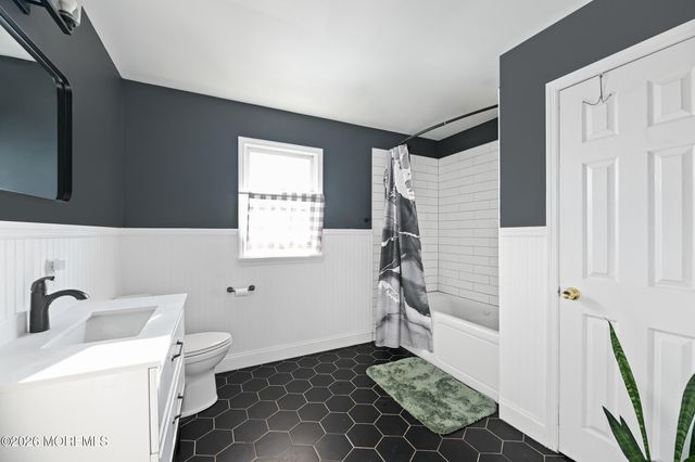 12 Thompson Avenue, Leonardo, NJ 07737