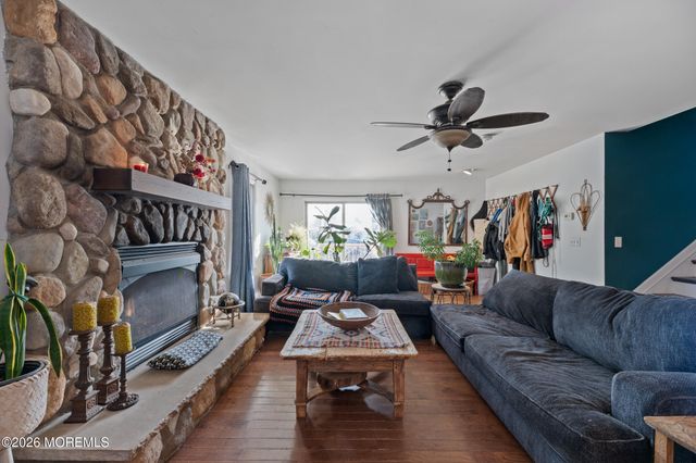 12 Thompson Avenue, Leonardo, NJ 07737