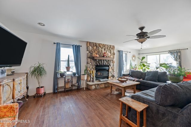 12 Thompson Avenue, Leonardo, NJ 07737