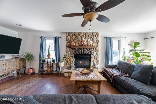 12 Thompson Avenue, Leonardo, NJ 07737