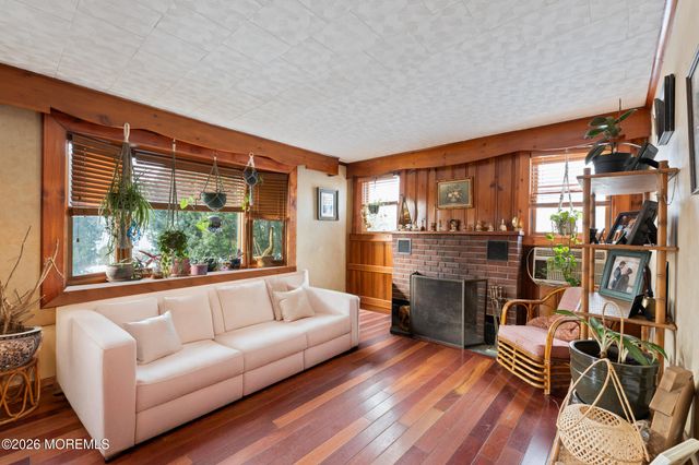 12 Thompson Avenue, Leonardo, NJ 07737