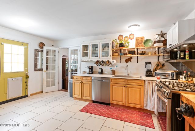 12 Thompson Avenue, Leonardo, NJ 07737