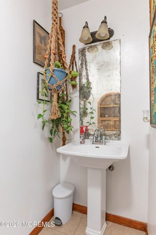 12 Thompson Avenue, Leonardo, NJ 07737