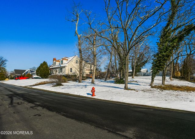 12 Thompson Avenue, Leonardo, NJ 07737