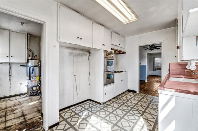 411 N Glenwood Place, Burbank, CA 91506
