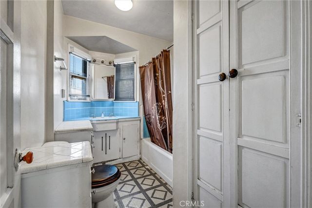 411 N Glenwood Place, Burbank, CA 91506