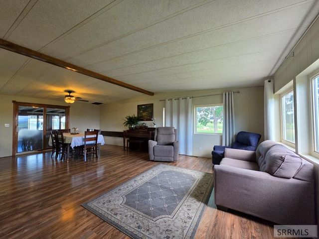 858 E 1000 N, Shelley, ID 83274
