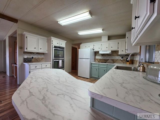 858 E 1000 N, Shelley, ID 83274