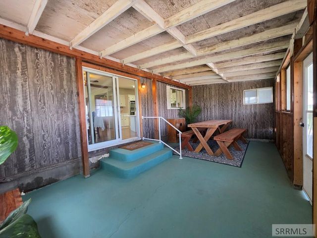 858 E 1000 N, Shelley, ID 83274