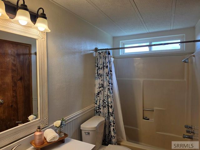858 E 1000 N, Shelley, ID 83274