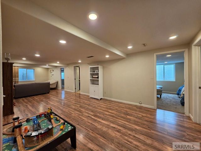 858 E 1000 N, Shelley, ID 83274