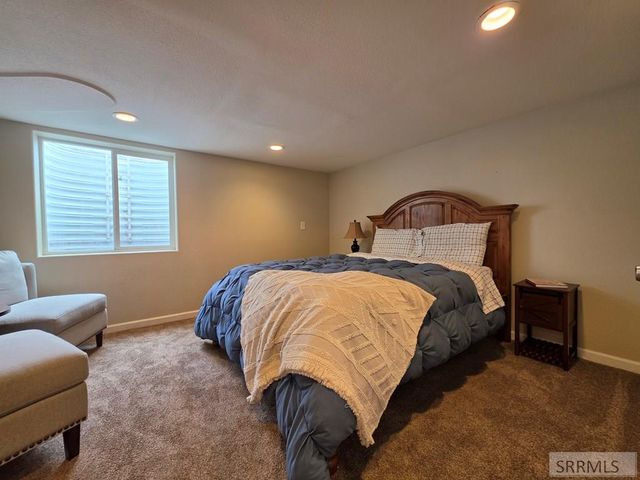 858 E 1000 N, Shelley, ID 83274