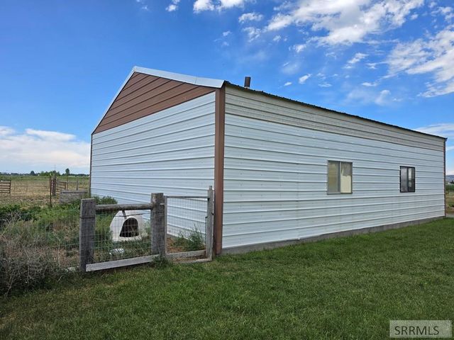 858 E 1000 N, Shelley, ID 83274